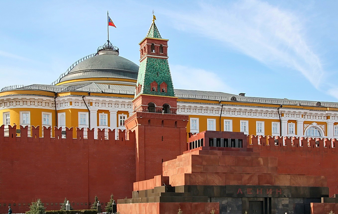 Через какие башни можно войти в кремль